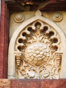 A decorative niche at the Moth ki Masjid.