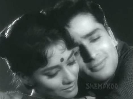 Abhi na phero nazar, from Biradari