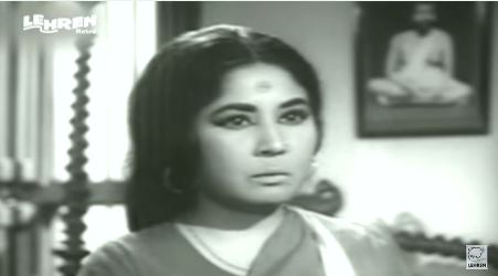 Meena Kumari in and as Majhli Didi.