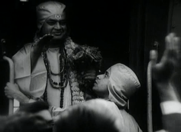 Birinchi Baba blesses his devotees