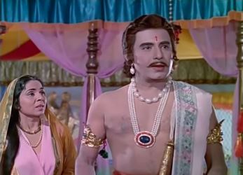 Kunti goes to Karna with a request