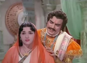 Draupadi tries to fight off the unwelcome attentions of Keechak