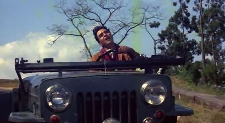 Kaun hai jo sapnon mein aaya, from Jhuk Gaya Aasmaan