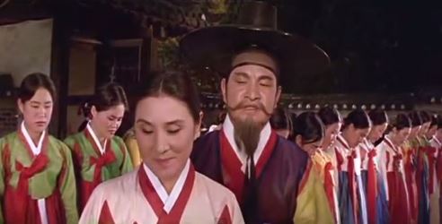 ... gets the gisaengs of the province to parade before him. 