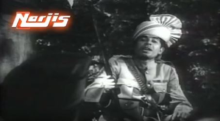 Raju and Minoo turn up at a 'palace'