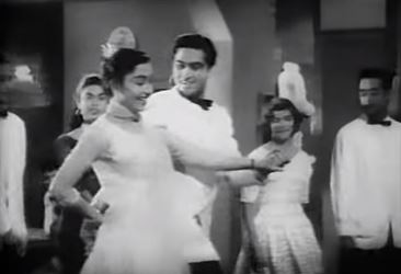 Gaal gulaabi kiske hain, from Love in Simla