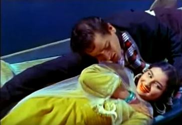 Deewaana hua baadal, from Kashmir ki Kali