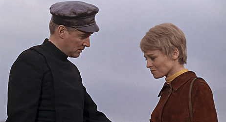 Montag consoles Clarisse