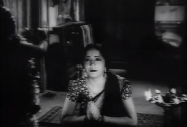 Ab tere sivaa kaun mera Krishna Kanhaiyya, from Kismet