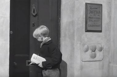 Alfie goes to deliver the newspaper to Mrs Huston