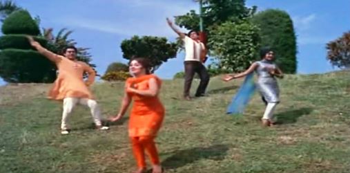 Sun le pyaar ki dushman duniya, from Pyaar Kiye Jaa