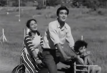 Saanwle-salone aaye din bahaar ke, from Ek Hi Raasta