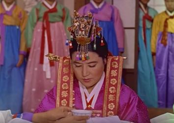 Choi Eun-Hee as Ip-Bun