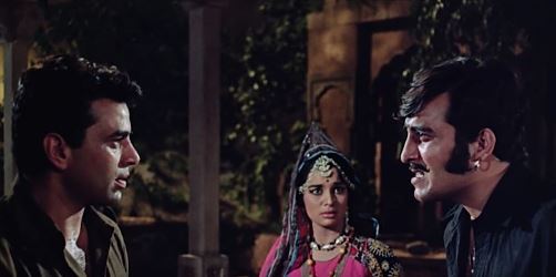 Vinod Khanna, Asha Parekh and Dharmendra in Mera Gaon Mera Desh